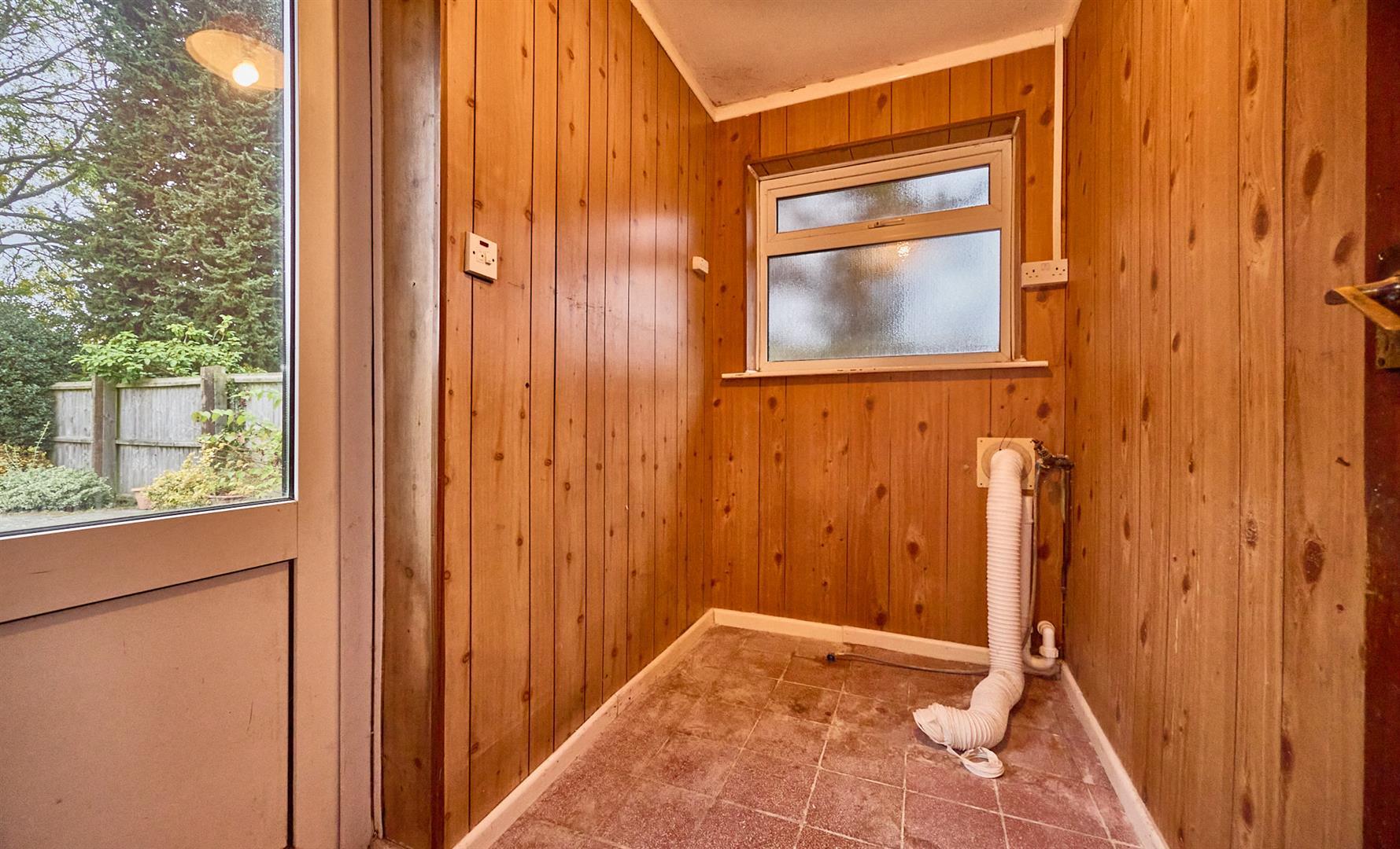 3 Bedroom Property For Sale On Hall Road Burbage 3-bedroom-property-for-sale-on-hall-road-burbage